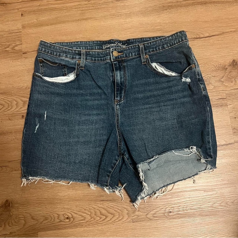 Universal threads shorts